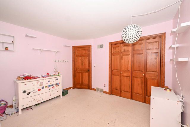 15800 Brook LANE, Brookfield, WI 53005