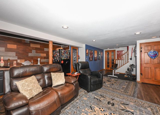 15800 Brook LANE, Brookfield, WI 53005