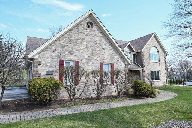 15800 Brook LANE, Brookfield, WI 53005