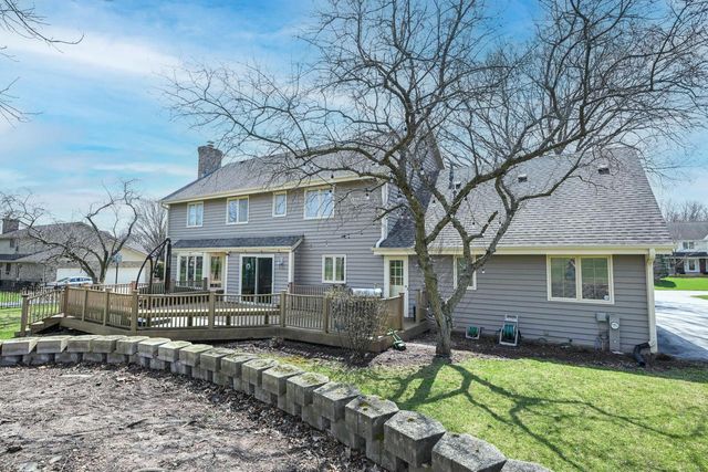 15800 Brook LANE, Brookfield, WI 53005