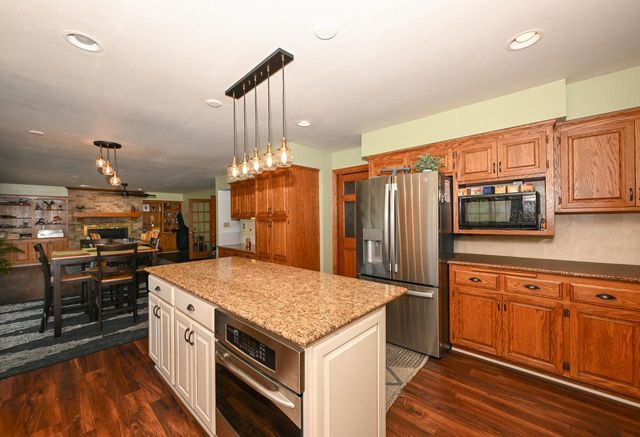15800 Brook LANE, Brookfield, WI 53005