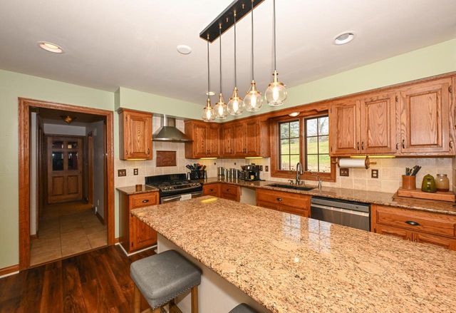 15800 Brook LANE, Brookfield, WI 53005