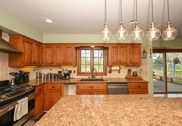 15800 Brook LANE, Brookfield, WI 53005
