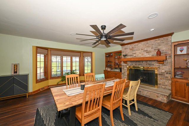 15800 Brook LANE, Brookfield, WI 53005
