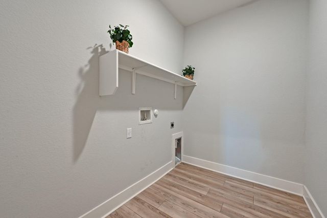 284 Grace Lilly DR, Buda, TX 78610