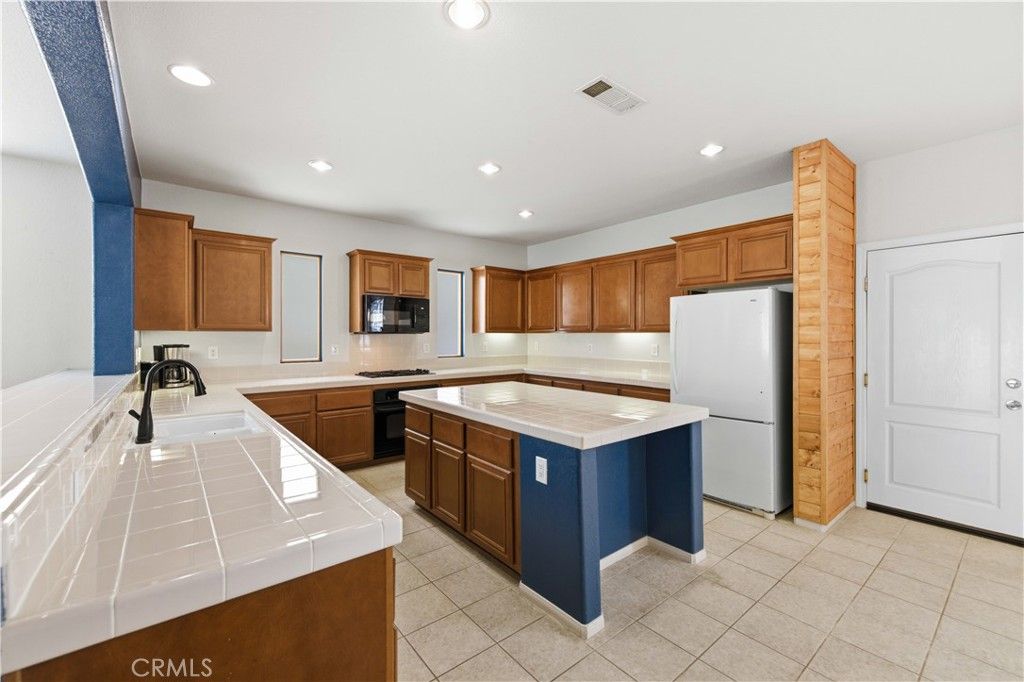 Image 13 of property listing at 43919 Danya Lane, Lancaster, CA 93536
