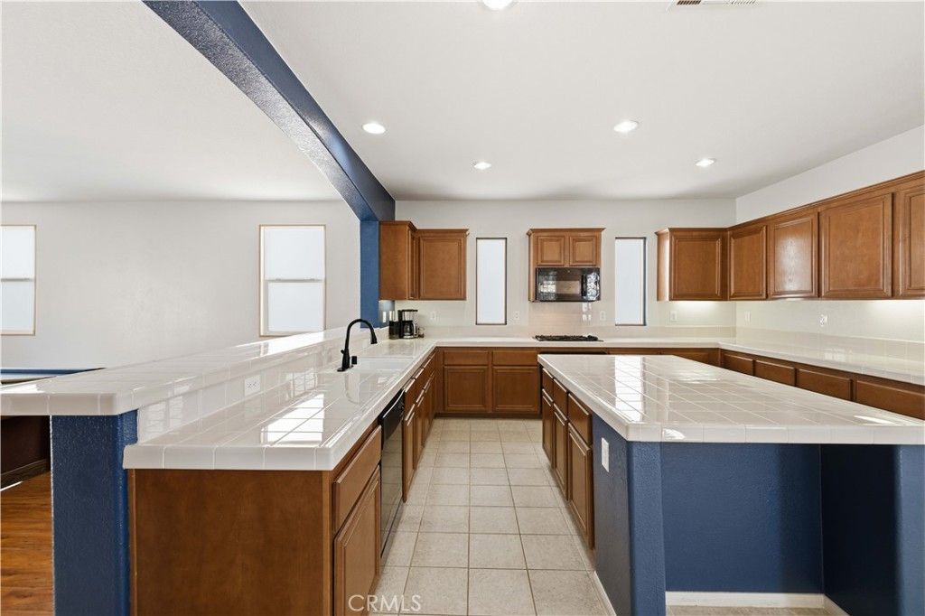 Image 14 of property listing at 43919 Danya Lane, Lancaster, CA 93536