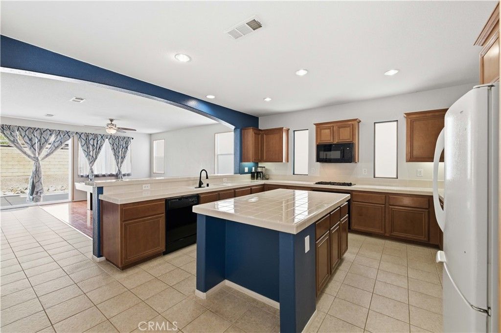 Image 15 of property listing at 43919 Danya Lane, Lancaster, CA 93536