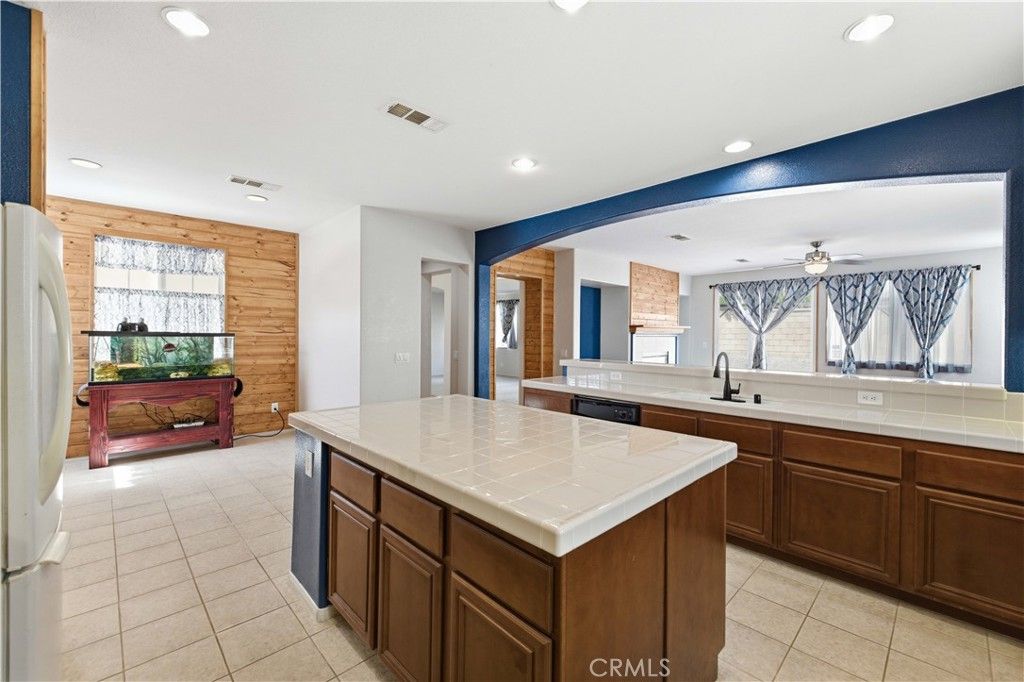Image 16 of property listing at 43919 Danya Lane, Lancaster, CA 93536