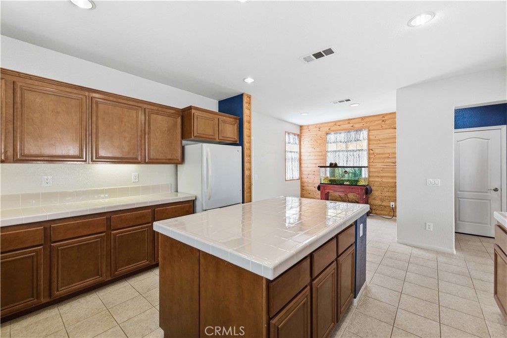 Image 17 of property listing at 43919 Danya Lane, Lancaster, CA 93536
