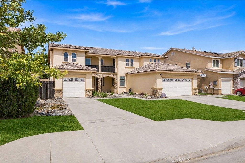 Image 2 of property listing at 43919 Danya Lane, Lancaster, CA 93536