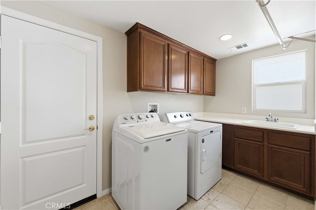 Image 21 of property listing at 43919 Danya Lane, Lancaster, CA 93536