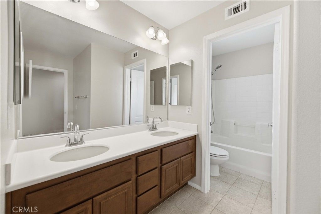 Image 33 of property listing at 43919 Danya Lane, Lancaster, CA 93536