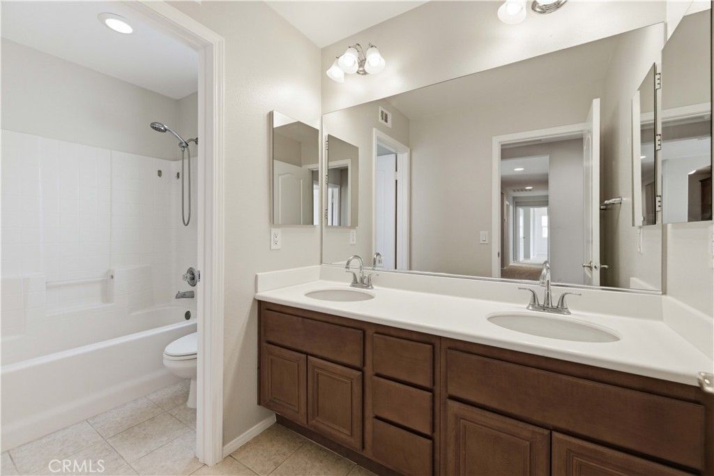 Image 37 of property listing at 43919 Danya Lane, Lancaster, CA 93536