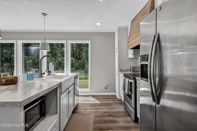 221 Myrtle Sholar Road, Wallace, NC 28466