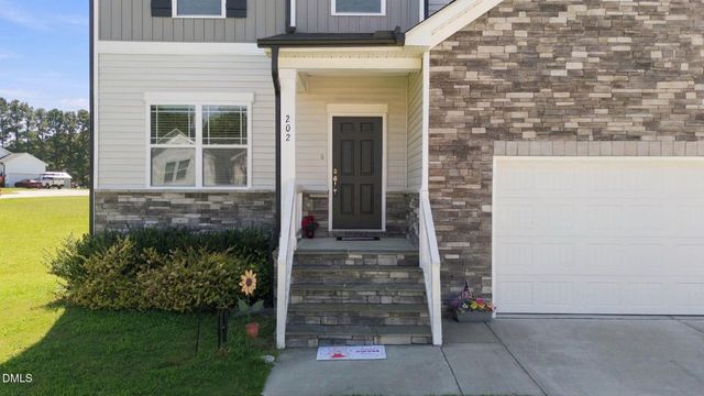 202 Queenstown Drive, Kenly, NC 27542