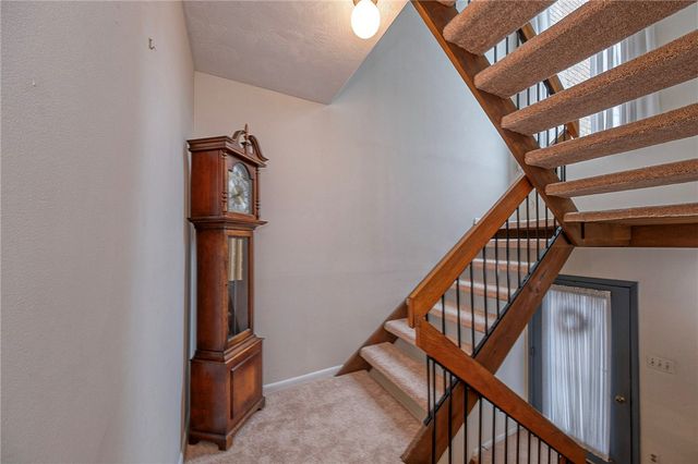 352 Hawthorn Ct, Ross Twp, PA 15237