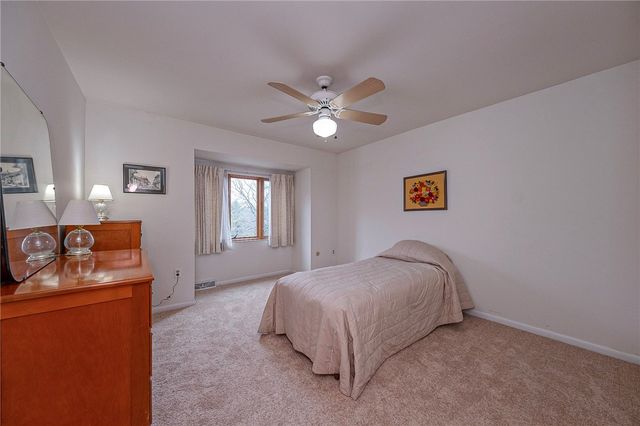 352 Hawthorn Ct, Ross Twp, PA 15237