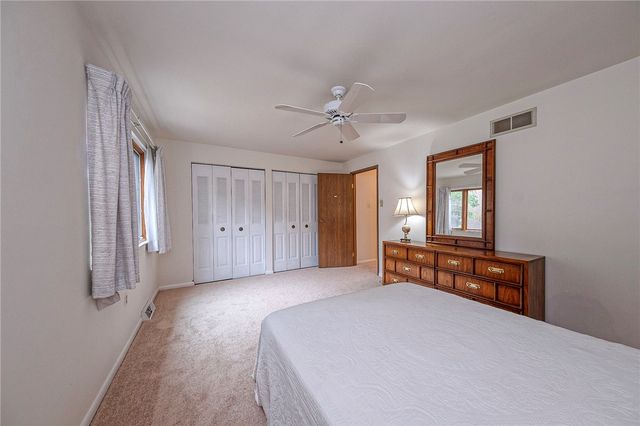 352 Hawthorn Ct, Ross Twp, PA 15237