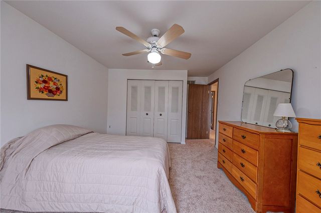 352 Hawthorn Ct, Ross Twp, PA 15237