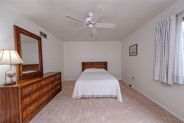 352 Hawthorn Ct, Ross Twp, PA 15237