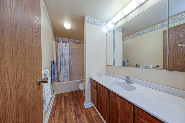 352 Hawthorn Ct, Ross Twp, PA 15237