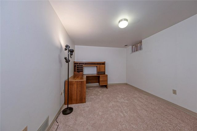 352 Hawthorn Ct, Ross Twp, PA 15237