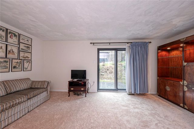 352 Hawthorn Ct, Ross Twp, PA 15237