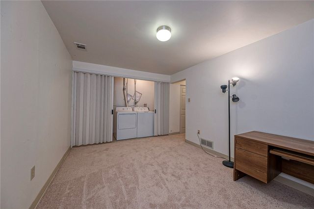 352 Hawthorn Ct, Ross Twp, PA 15237