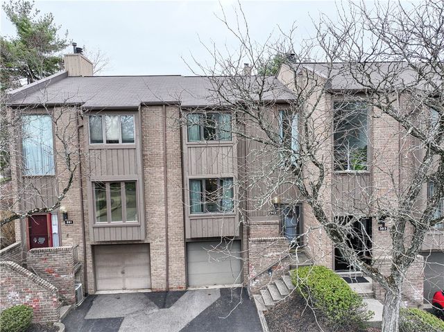 352 Hawthorn Ct, Ross Twp, PA 15237