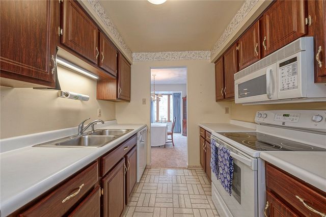 352 Hawthorn Ct, Ross Twp, PA 15237