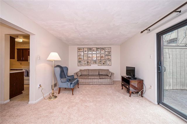 352 Hawthorn Ct, Ross Twp, PA 15237