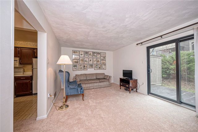 352 Hawthorn Ct, Ross Twp, PA 15237