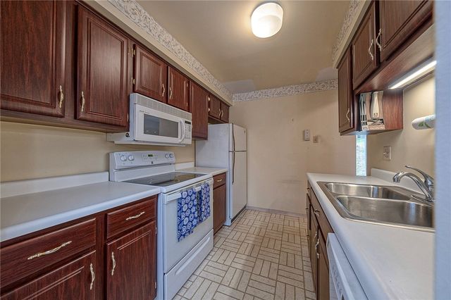352 Hawthorn Ct, Ross Twp, PA 15237