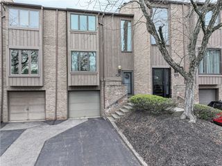 352 Hawthorn Ct, Ross Twp, PA 15237