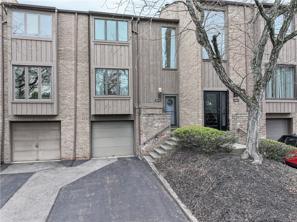 352 Hawthorn Ct, Ross Twp, PA 15237