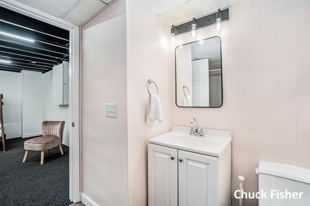 817 Wendover Boulevard, Norton Shores, MI 49441