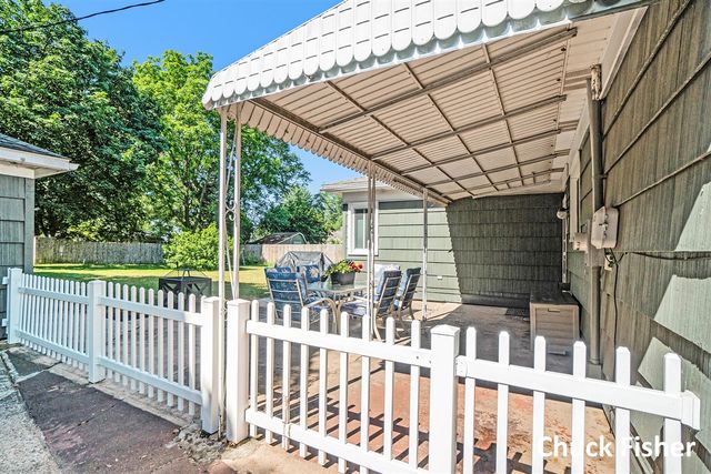 817 Wendover Boulevard, Norton Shores, MI 49441