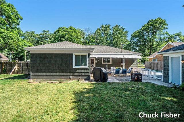 817 Wendover Boulevard, Norton Shores, MI 49441