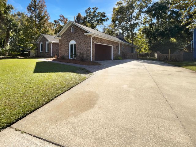 13 Glenkirk Drive, Charleston, SC 29414