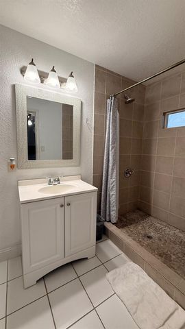 4842 E San Gabriel Avenue, Fresno, CA 93726