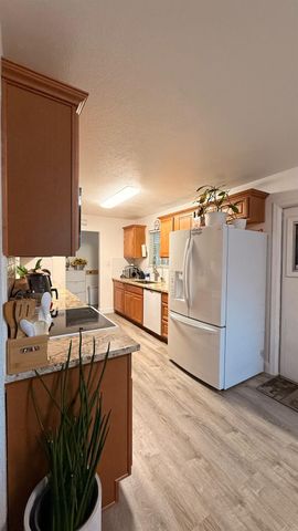 4842 E San Gabriel Avenue, Fresno, CA 93726