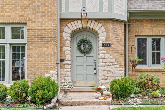 324 E Lexington BOULEVARD, Whitefish Bay, WI 53217