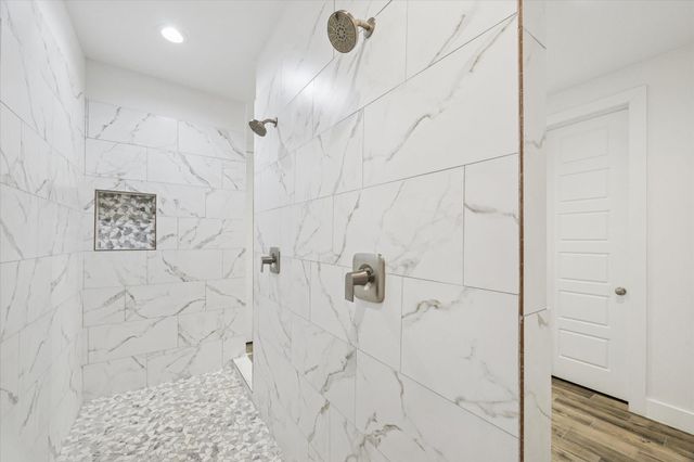 203 Hampton Glen Road, Montgomery, TX 77356