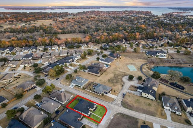 203 Hampton Glen Road, Montgomery, TX 77356