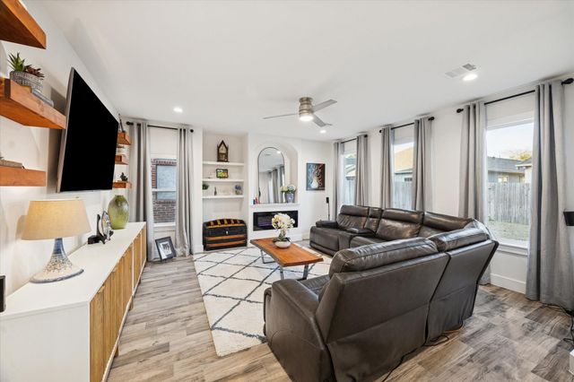 203 Hampton Glen Road, Montgomery, TX 77356