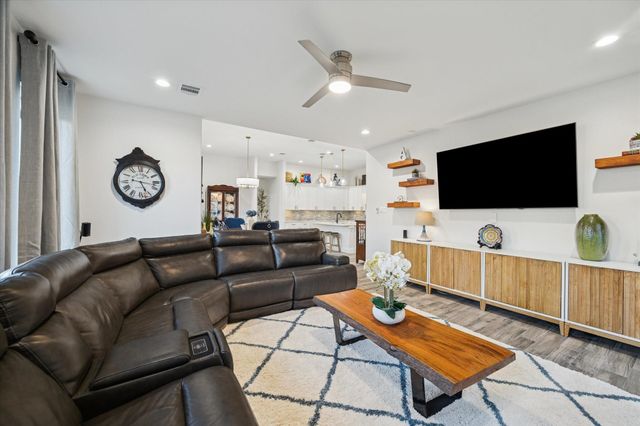 203 Hampton Glen Road, Montgomery, TX 77356