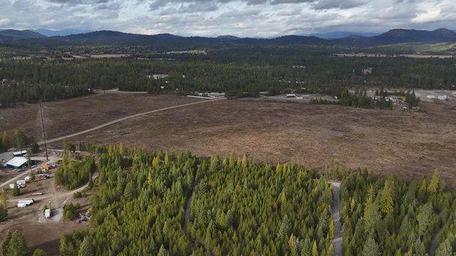 14506 Moonlight Ln, Newport, WA 99156