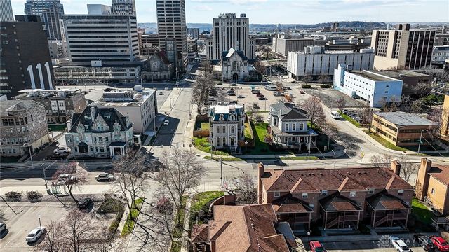 208 W Monument Avenue, Dayton, OH 45402