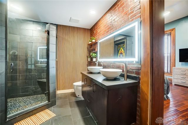 208 W Monument Avenue, Dayton, OH 45402